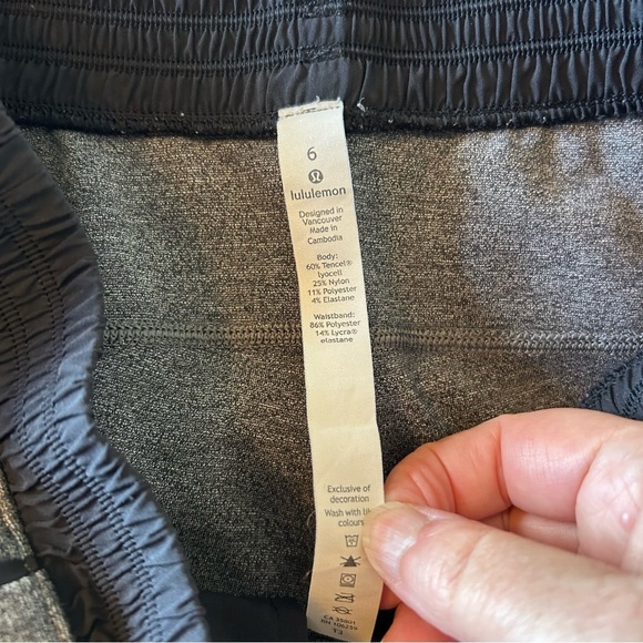 Lululemon Light Strides Cropped Pants. Size 6. - Picture 4 of 12